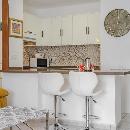 Victoria Court 2 Pool Апартаменты *