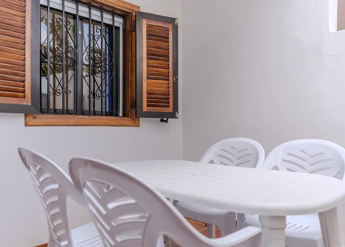 Victoria Court 2 Pool Apartment Los Cristianos (Tenerife)