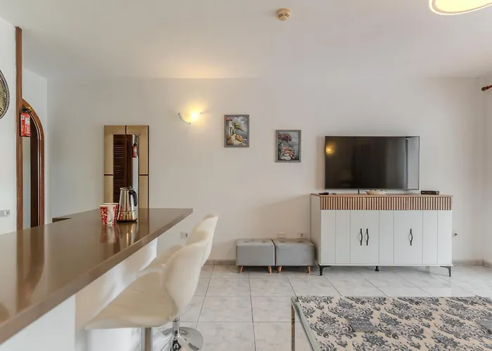 Victoria Court 2 Pool Apartment