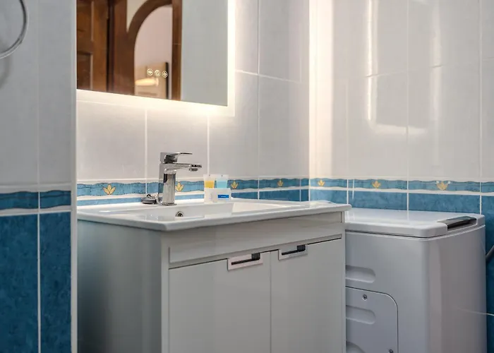 Victoria Court 2 Pool Apartment