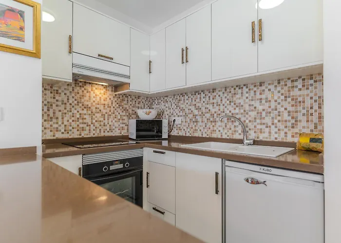 Victoria Court 2 Pool Los Cristianos (Tenerife)