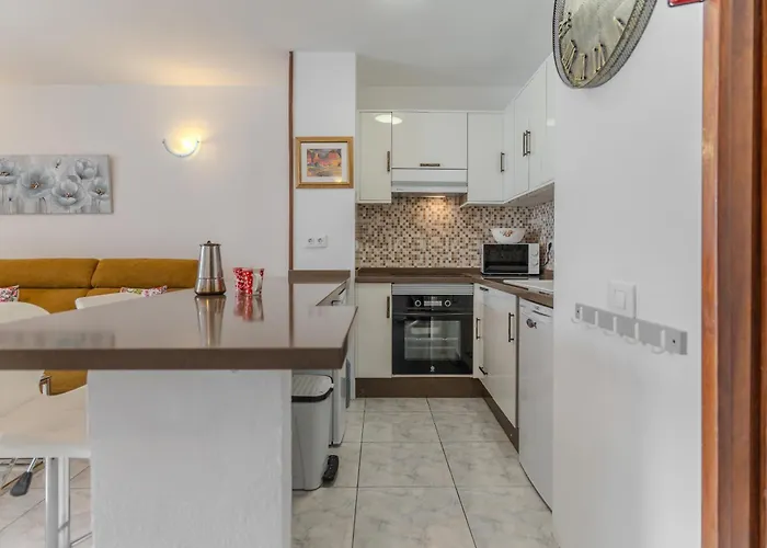 Victoria Court 2 Pool Apartment