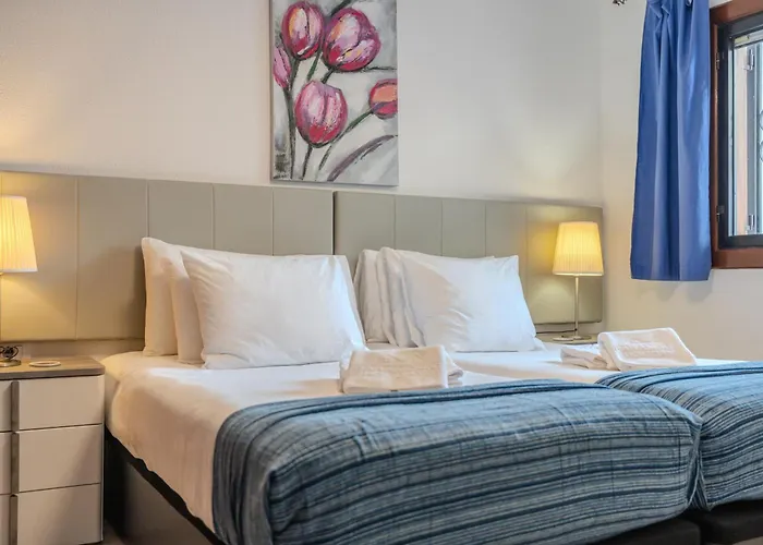 Victoria Court 2 Pool Apartment *