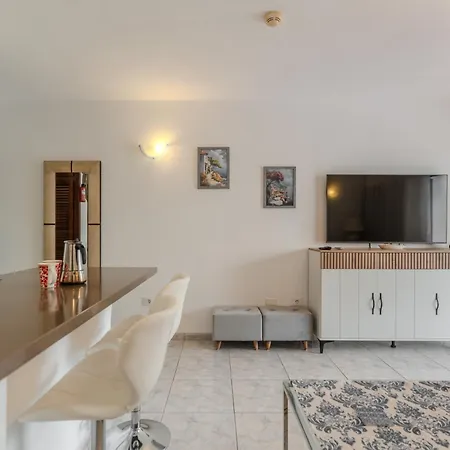 Victoria Court 2 Pool Daire
