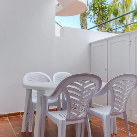 Victoria Court 2 Pool Daire